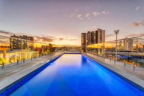 Inner City 1 Bedroom Apartment With Rooftop Pool And Parking - Serain Residences Брисбен Экстерьер фото